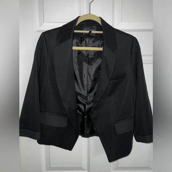 MM Couture Jackets & Blazers - MM Couture beautiful black cropped blazer juniors size large